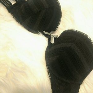 🌿 3 for $15  VS black lacy bra